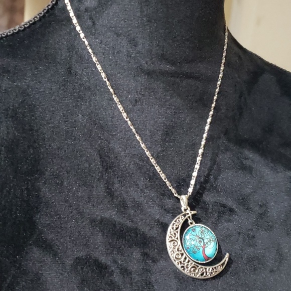 Crescent moon with Tree of life necklace - Picture 3 of 3